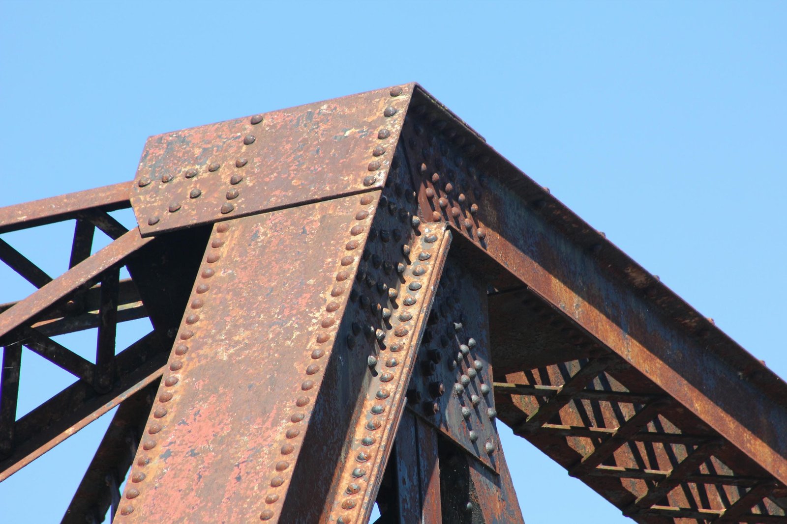 Upper angle connection